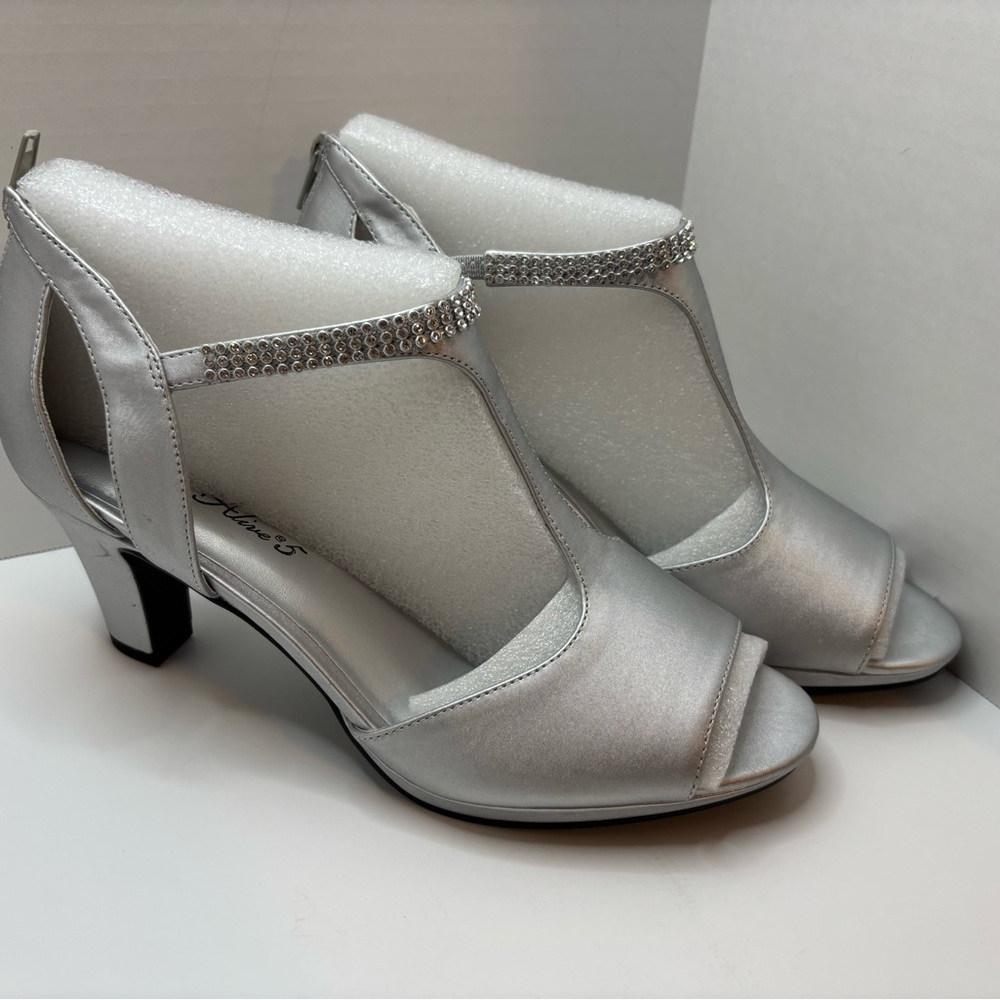 Elegant Silver satin easy Street heels